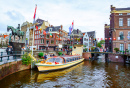 Canaux d’Amsterdam avec bateaux