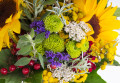Bouquet de fleurs et d’herbes