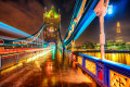 Tower Bridge avec feux de circulation, Londres