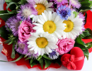 Bouquet avec un coffret cadeau