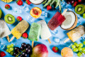 Popsicles de crème glacée tropicale