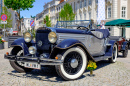 Cabriolet vintage sur la place principale, Steyr, Autriche