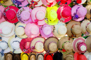 Chapeaux de femme colorés à vendre