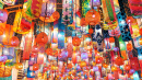 Lanternes faites à la main sur un marché asiatique