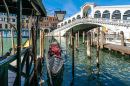 Pont du Rialto sur le Grand Canal, Venise, Italie
