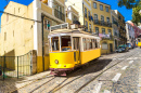 Tramway vintage dans le centre-ville de Lisbonne