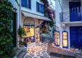 Ruelle étroite à Skiathos, Grèce