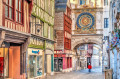 La rue du Gros-Horloge en hiver, Rouen