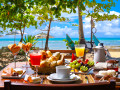 Petit-déjeuner au restaurant de la plage