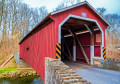 Pont couvert rouge dans la forêt, Lancaster