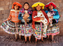 Femmes Quechua en Robes Traditionnelles