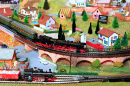 Maquette de chemin de fer miniature avec des trains