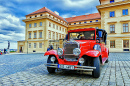 Red Old Car à Prague, République tchèque