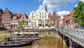 Vieux pont dans le port historique de Lunebourg