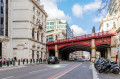 Londres. Février 2020. Pont du viaduc de Holborn et un taxi à Londres