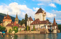 Château d’Oberhofen au bord du lac de Thoune, Suisse