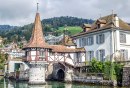 Château d’Oberhofen au bord du lac de Thoune, Suisse