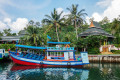 Bateau touristique à l’embarcadère, Koh Chang, Thaïlande