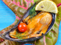 moules, tomates et citron, gros plan