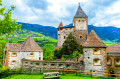 Monastère chrétien dans les montagnes, Europe