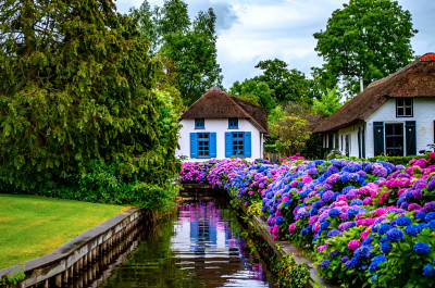 Maisons rurales au bord des canaux, Giethoorn, Pays-Bas