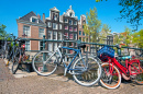 Vélos sur un pont à Amsterdam, Pays-Bas