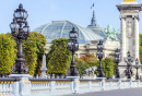 Lampadaires sur le pont Alexandre III, Paris