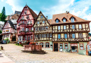 Maisons à colombages colorées, Miltenberg, Allemagne