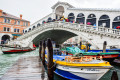 Jour de pluie sur le pont du Rialto, Venise