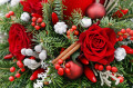 Décorations de Noël avec des roses rouges