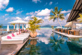 Piscine dans un complexe tropical, Seychelles