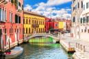 Vue de Venise avec des ponts sur un canal d’eau