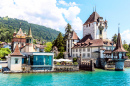 Château d’Oberhofen au bord du lac de Thoune, Suisse