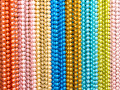 Perles multicolores en gros plan