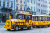 Train touristique sur la place centrale de Lviv