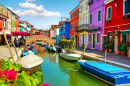 Pont dans la ville colorée de Burano, Italie