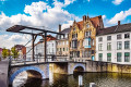 Pont sur un canal à Bruges, Belgique