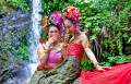 Jeunes femmes en costumes traditionnels, Thaïlande