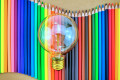 Ampoule sur les crayons de couleur