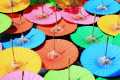 Parapluies japonais colorés