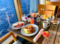 Petit-déjeuner à bord