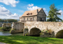 Ancien moulin à eau dans le village de Vernon, France
