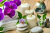 Composition Spa avec des fleurs d’orchidée et de jasmin