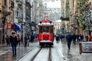 Tramway dans la rue Istiklal, Turquie