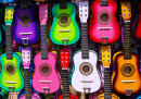 Mini guitares colorées