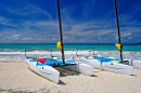 Catamarans sur une plage tropicale de la Grenade