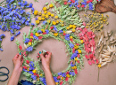 Couronne naturelle à partir de fleurs séchées