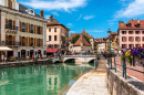 Une promenade le long du canal à Annecy, France