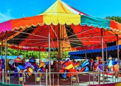 Manège à la foire du temple en Thaïlande