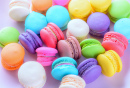 Macarons colorés en gros plan